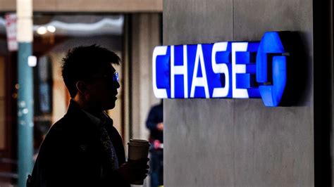 is chase bank open on friday